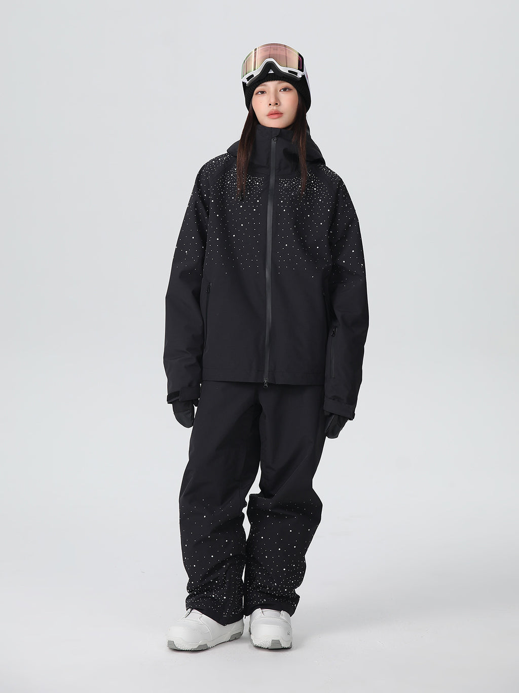 Front view of the fleece-lined glitter ski jacket and matching baggy snowboard pants