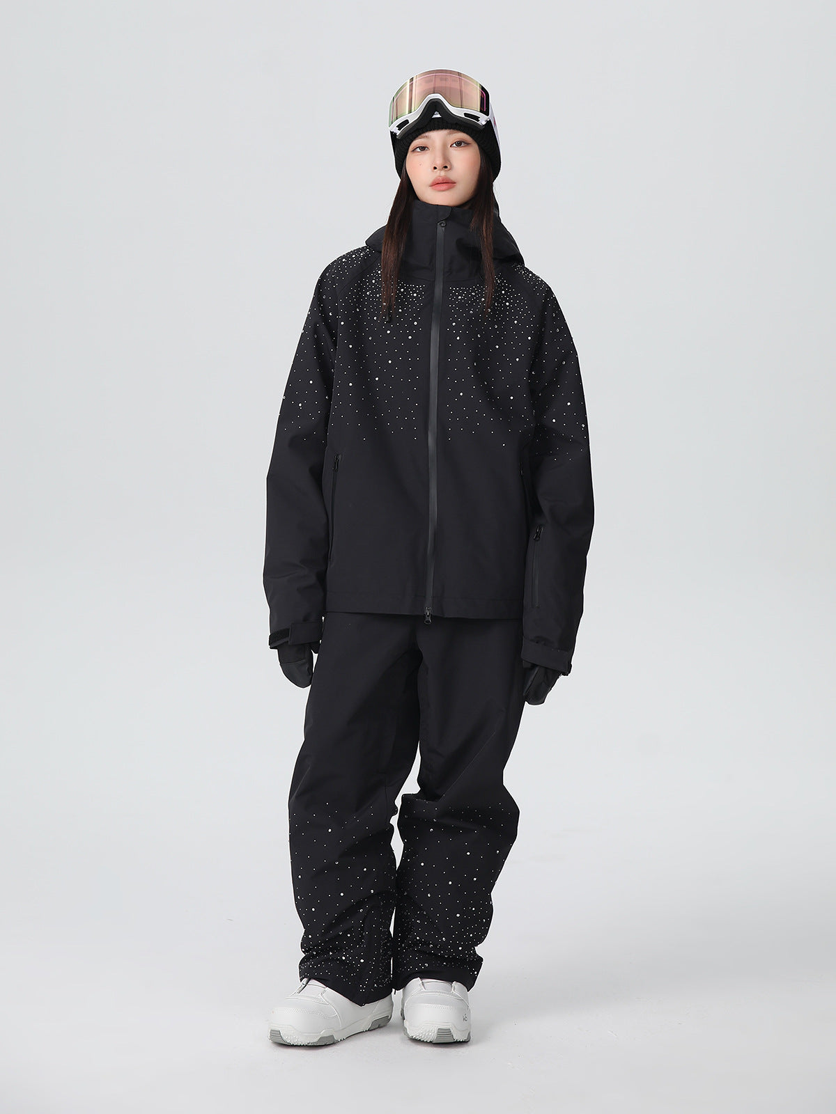 Front view of the fleece-lined glitter ski jacket and matching baggy snowboard pants
