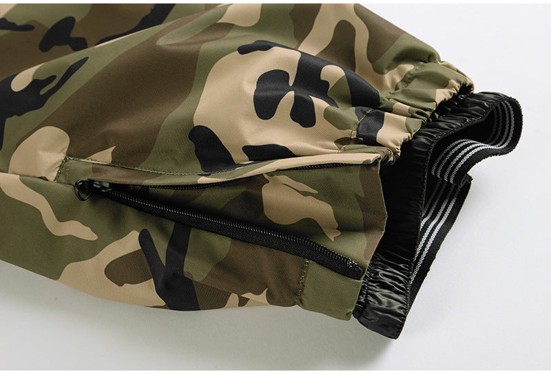 Snow gaiter and zippered ankle cuff of baggy snow pants