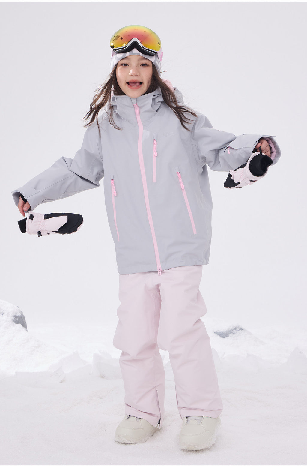 Kids' 3L waterproof shell ski jacket modeled outdoors in winter