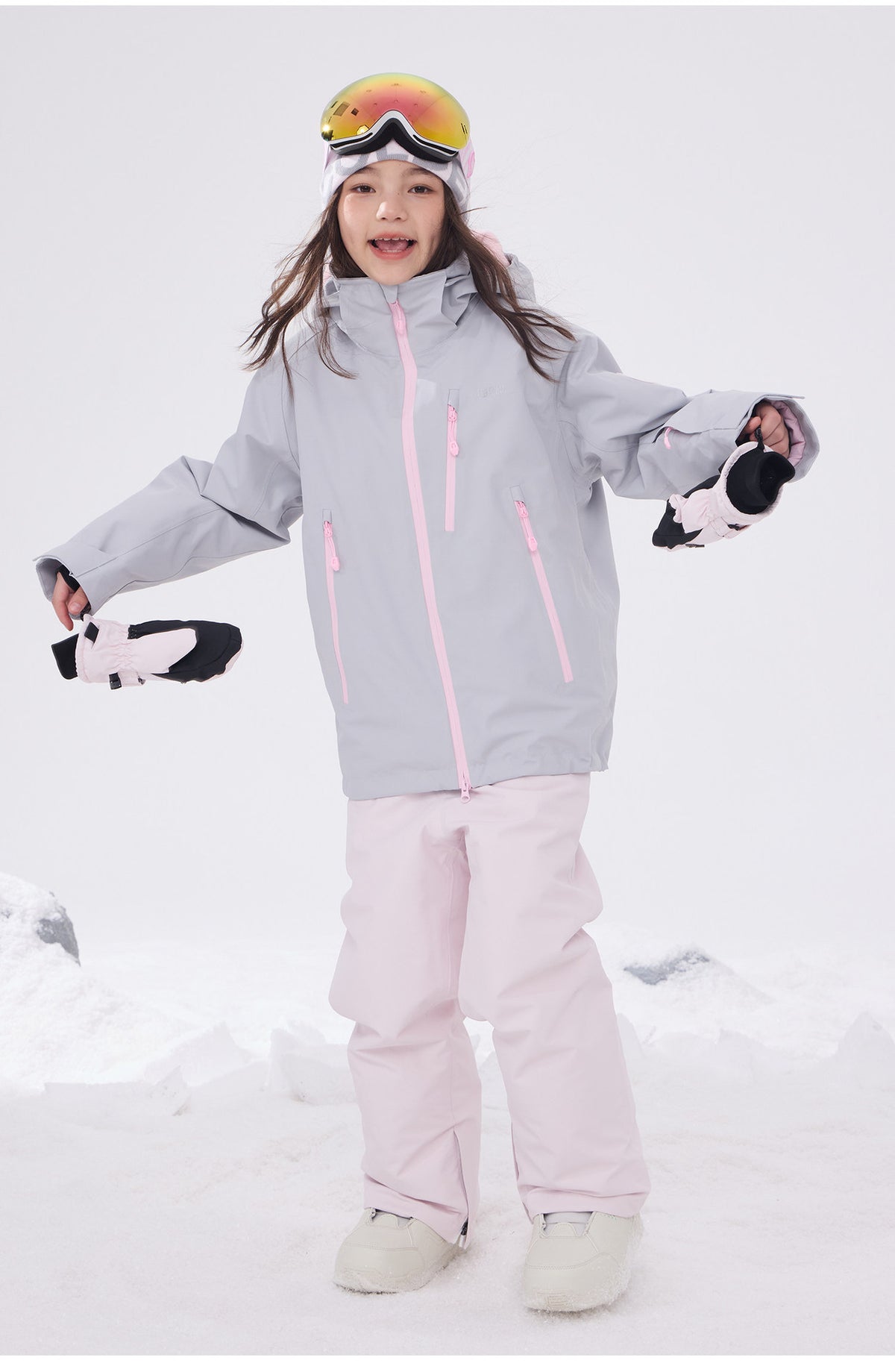 Kids' 3L waterproof shell ski jacket modeled outdoors in winter