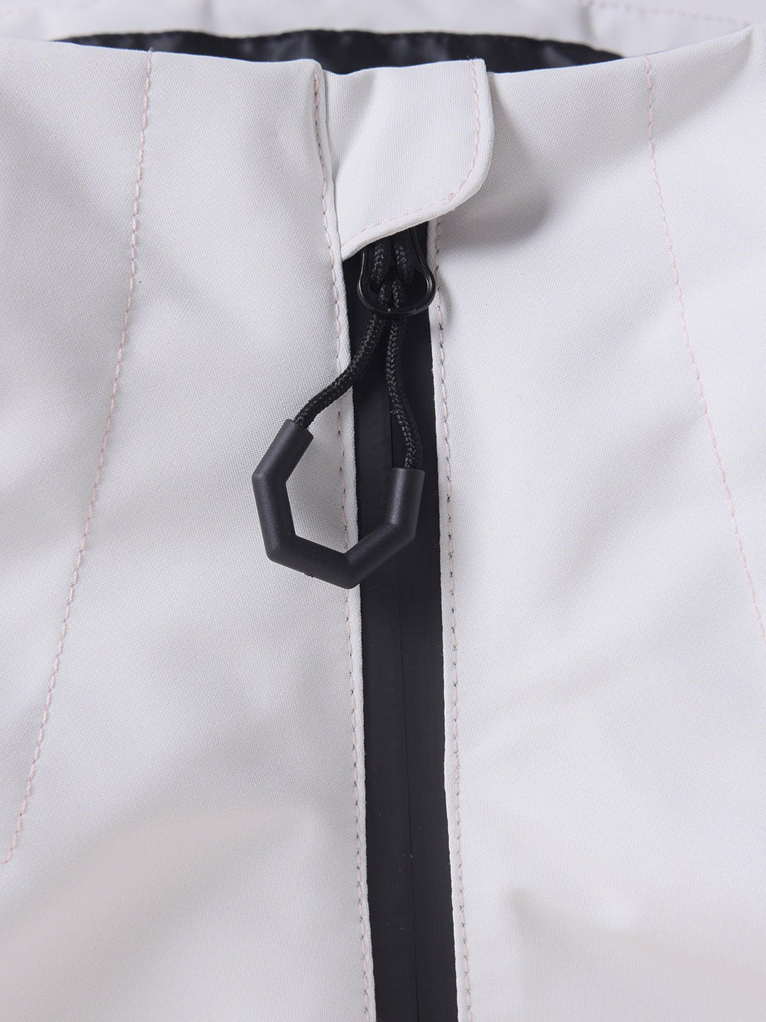 zipper pull detail